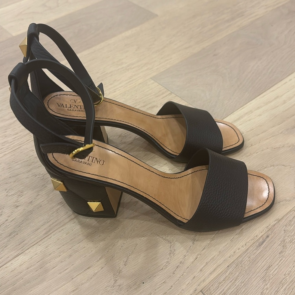 Valentino sandals with heel NWT